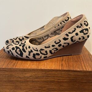 Vivaia “Tamia” Wedge pump. DK Leopard size 38.5
